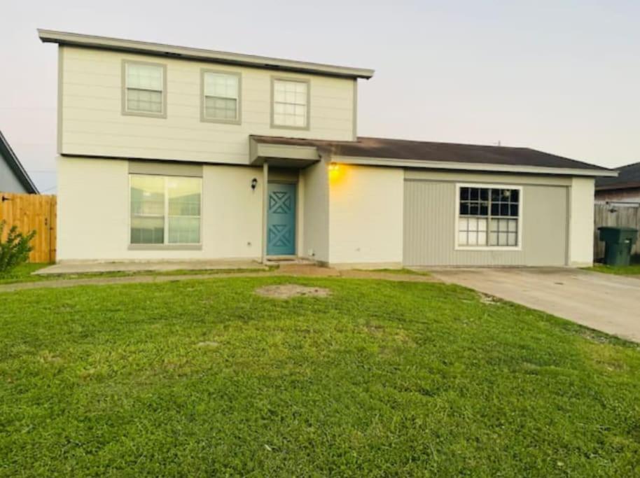 Great Getaway 2 Story Home! Harlingen Tx Luaran gambar