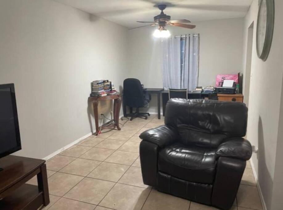 Great Getaway 2 Story Home! Harlingen Tx Luaran gambar